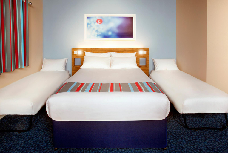 Bedroom 3, Travelodge Perth Central, Perthshire and Kinross
