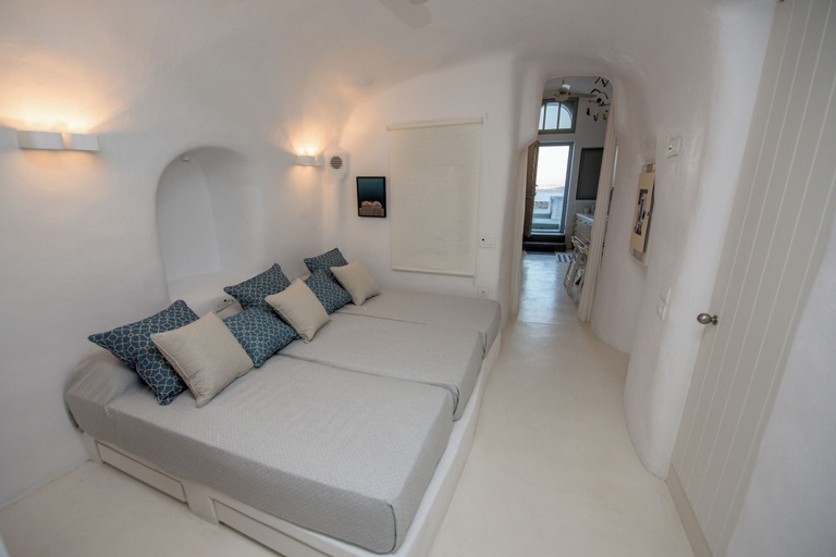 Bedroom 3, Cave Villa Valente, South Aegean
