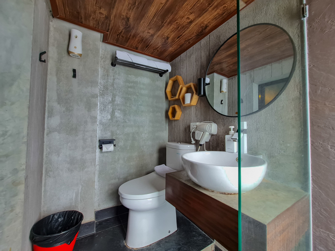 Bathroom 15