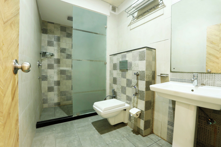 Bathroom 4, Hotel Emerald Suites & Banquet, Gautam Buddha Nagar