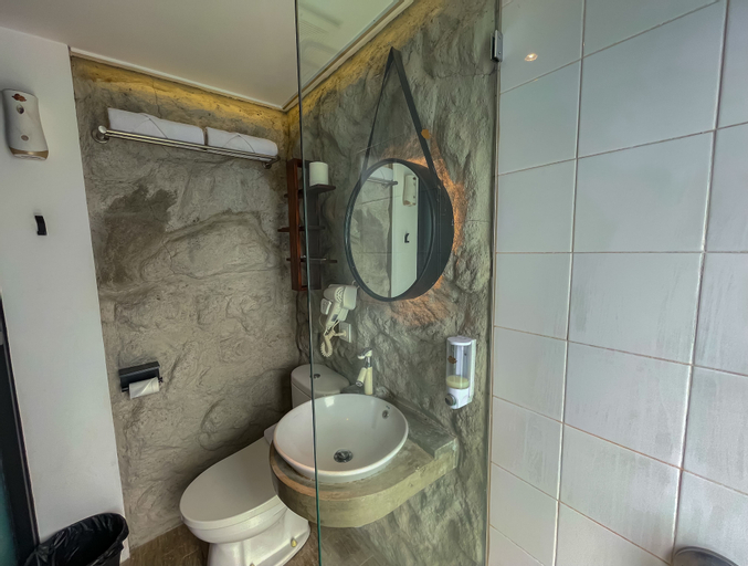 Bathroom 15