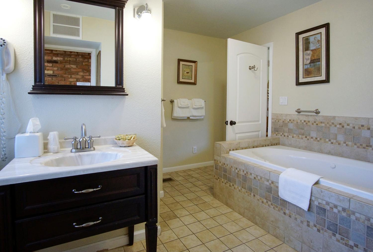 Bathroom 3, Charm Motel & Suites, Shasta