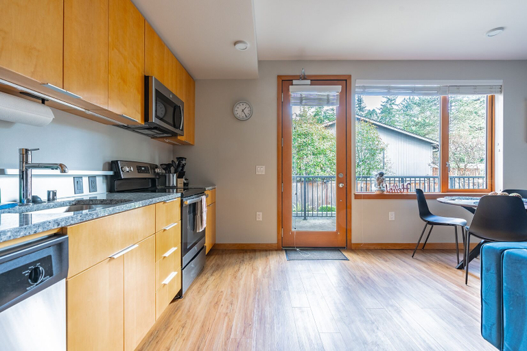 Others 5, Sophari East: Bellevue Apartments, King