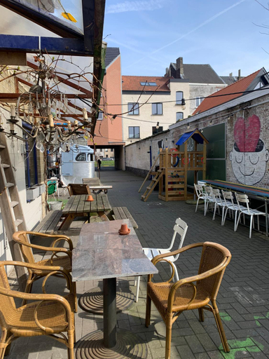 Others 4, Treck Hostel, Oost-Vlaanderen