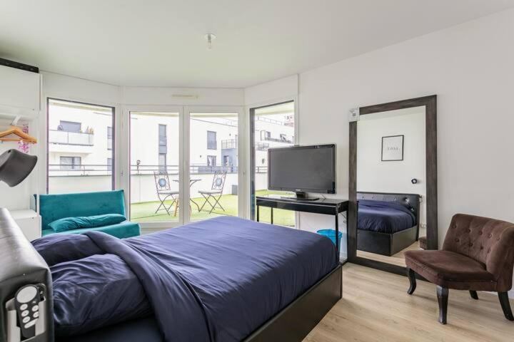 Bedroom, Residence Abraham-Bed&Breakfast Guest Room 2 LaDefense U-Arena #Parking #Terasse #Fibre #View, Hauts-de-Seine