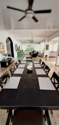 Food & Drinks, 9th Hole Villa, Guayacanes