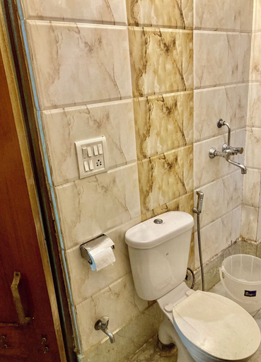Bathroom 4, The Gleam Hotel, Gurgaon