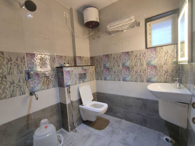 Bathroom 5, Jazzy Beach Guest House, Visakhapatnam