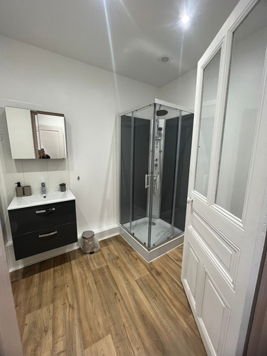 Bathroom 5, Gîtes by Hôtel Les Reflets Jaunes, Ardennes