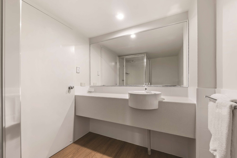 Bathroom 5, The Leea Darwin, Darwin