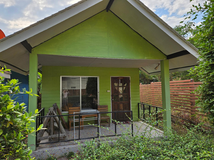 Exterior 8