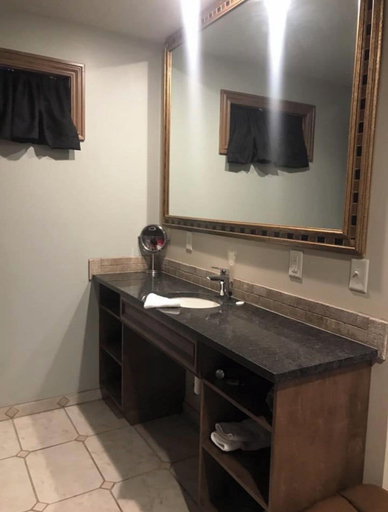 Bathroom 4, Baltzell Lodge, Barton