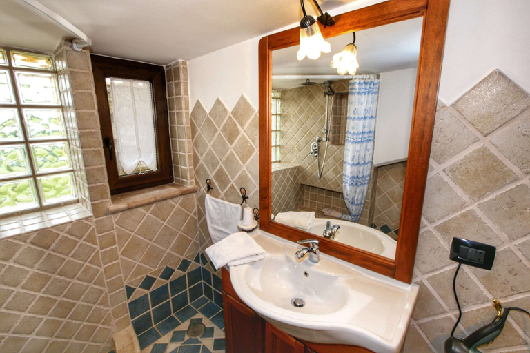 Bathroom, Peaceful Villa in Montefiascone with Hot Tub, Viterbo