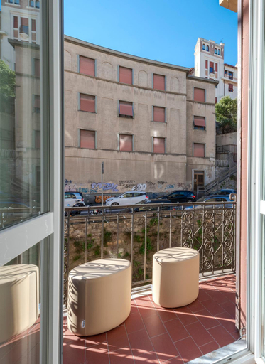 Others 3, Poppy's House, La Spezia