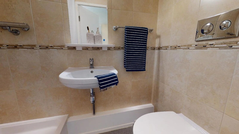 Bathroom 4, Parker House, Dundee