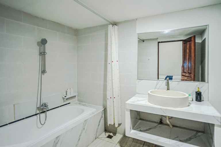Bathroom 9