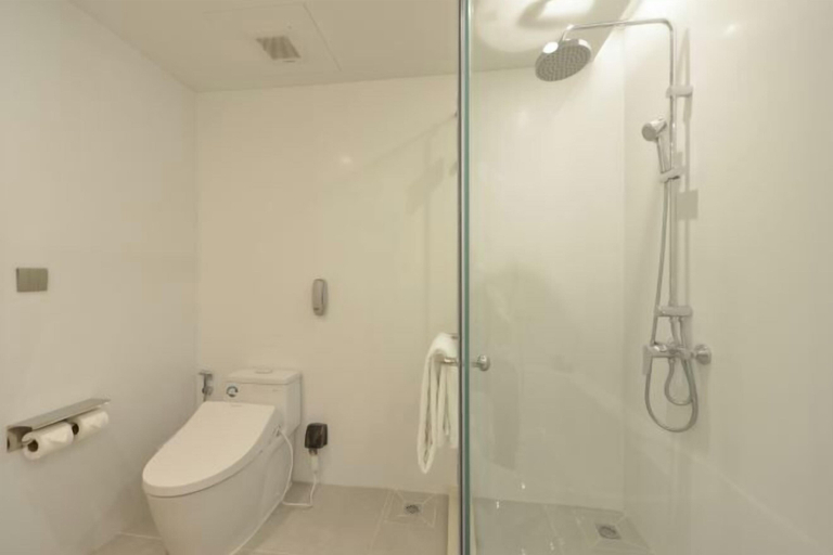 Bathroom 12