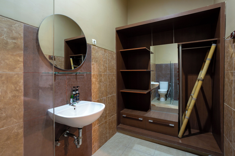 Bathroom 23