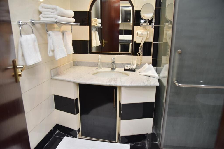 Bathroom 5, Al Kiram Hotel, Makkah