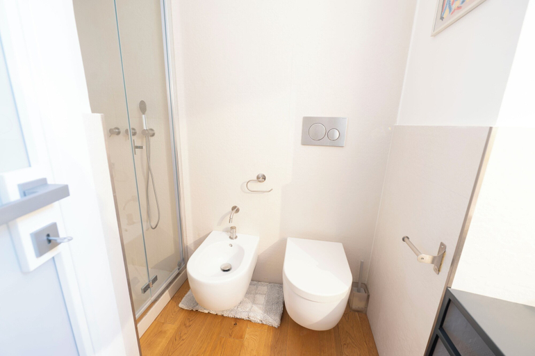Bathroom 4, Campo De' Fiori Apartments, Roma