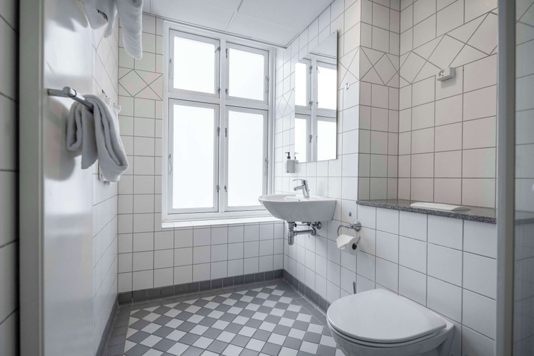 Bathroom 4, Scandic Webers, Copenhagen