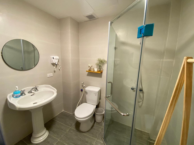 Bathroom 5, Thuc at 3am, Hoàn Kiếm