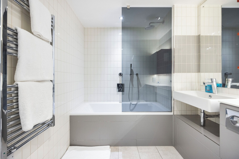 Bathroom 3, Hoola Cove Executive One Bed Apartment, London