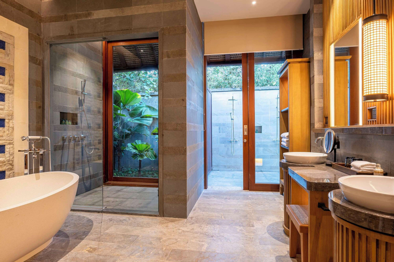Bathroom 13