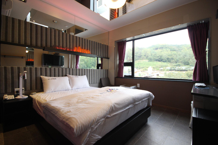 Bedroom 2, Youngcheon Lime, Yeongcheon