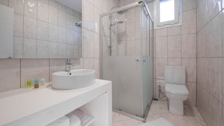 Bathroom 5, Kalina Otel, Datça