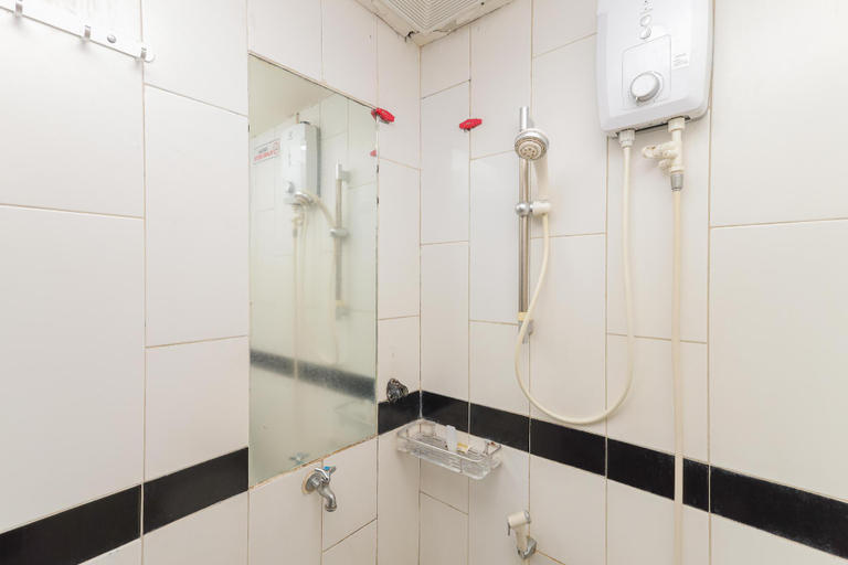 Bathroom 16