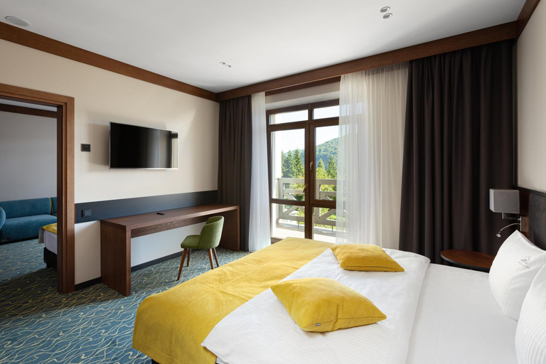 Bedroom, Ведмежа гора Hotel & Spa, Nadvirnians'kyi