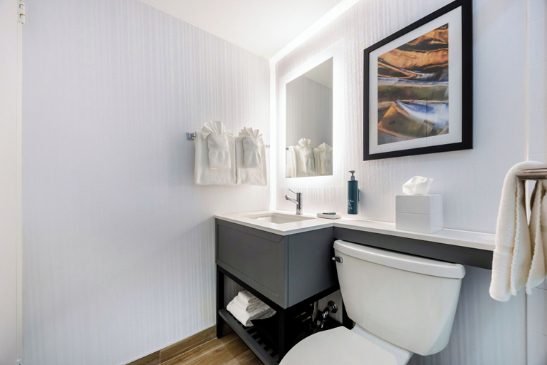Bathroom 16