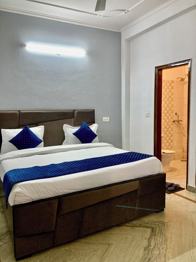Bedroom 3, The Gleam Hotel, Gurgaon