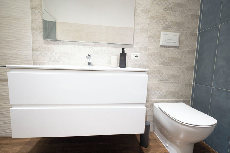 Bathroom 3, Lovely Design Apartment With Balcony , Rome