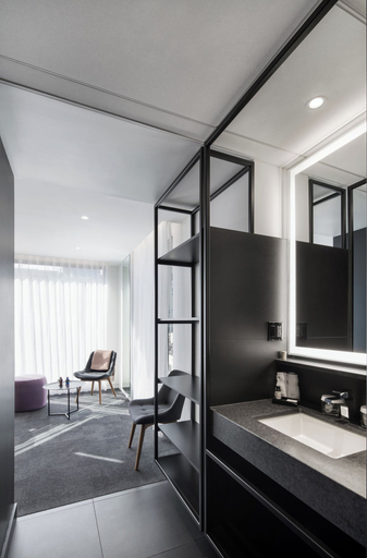 Bathroom 4, Hotel Monville, Montréal