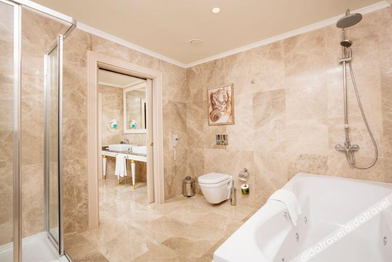 Bathroom 5, Grand Pasha Hotel & Spa Kyrenia