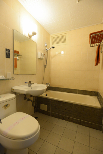 Bathroom 4, Hua Guo Hotel, Keelung
