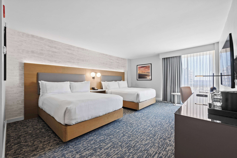 Bedroom 3, DoubleTree by Hilton New York JFK Airport, New York