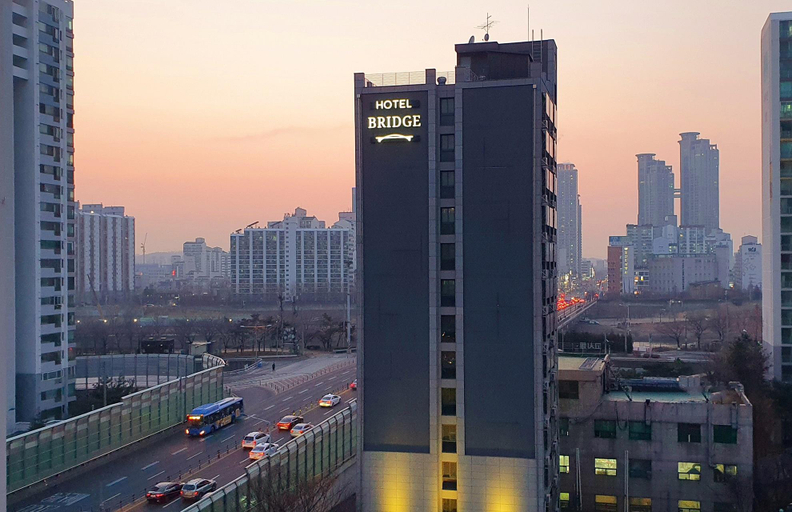 Hotel Bridge, Yeongdeungpo
