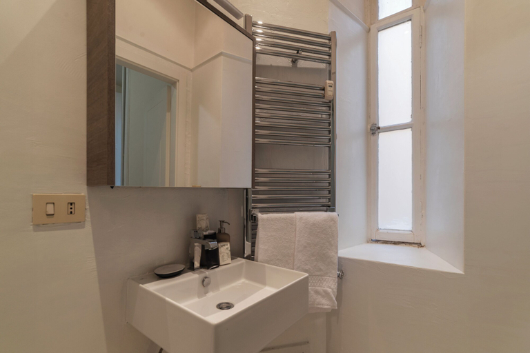 Bathroom 3, JOIVY Charming 3BR Flat near the Vatican, Rome