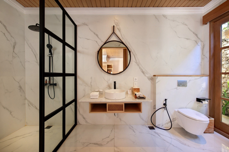 Bathroom 12