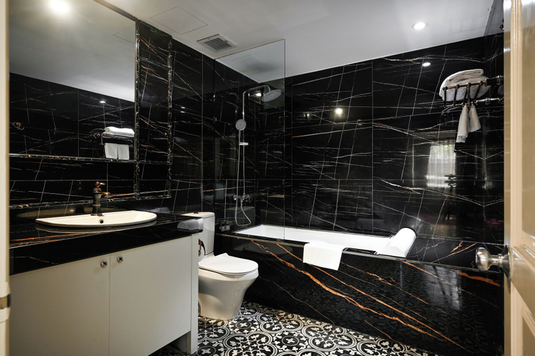 Bathroom 4, California Saigon Hotel & Rooftop Pool, District 1