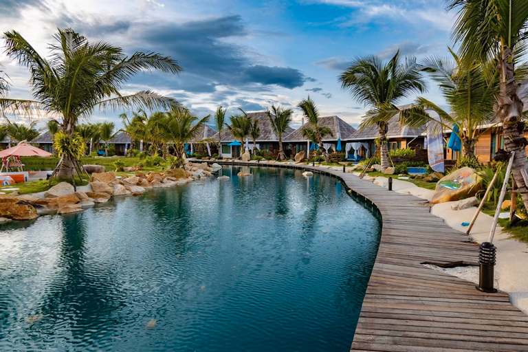 Swimming Pool 13