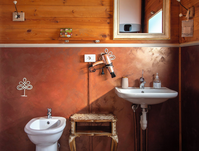 Bathroom 4, Pian del Mund, Cuneo