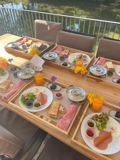 Food & Drinks
