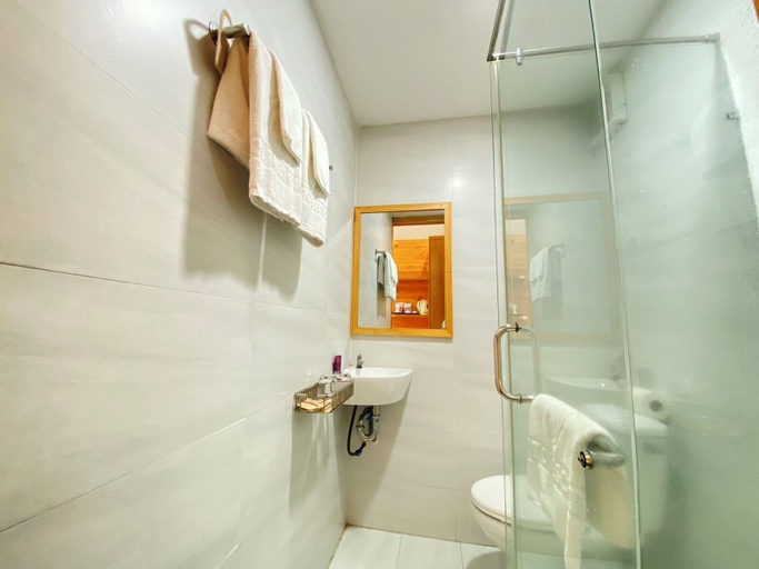 Bathroom 24