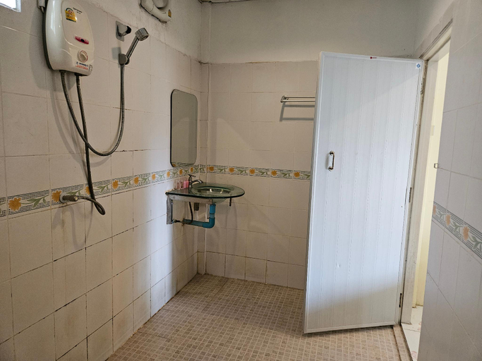 Bathroom 4
