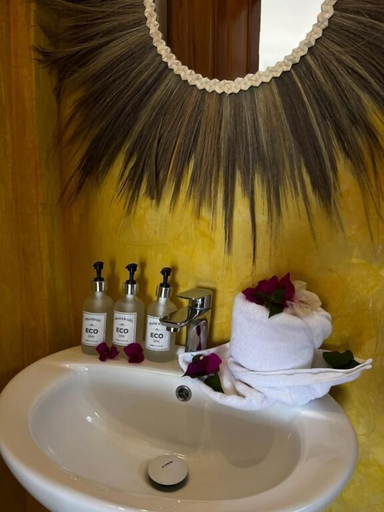 Bathroom 4, Aquelia Rose Hotel, Kusini
