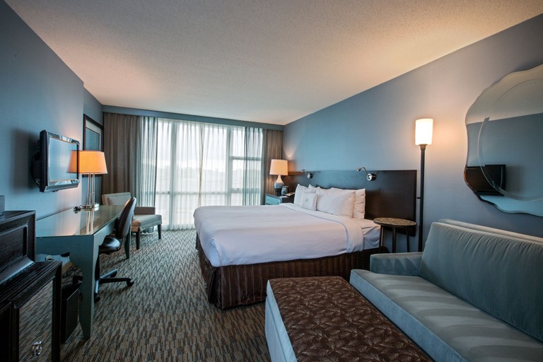 Crowne Plaza Lombard Downers Grove - Tap to explore photos